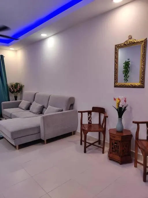Debayu Homestay With Free Parking At Setia Alam Shah Alam Apartment